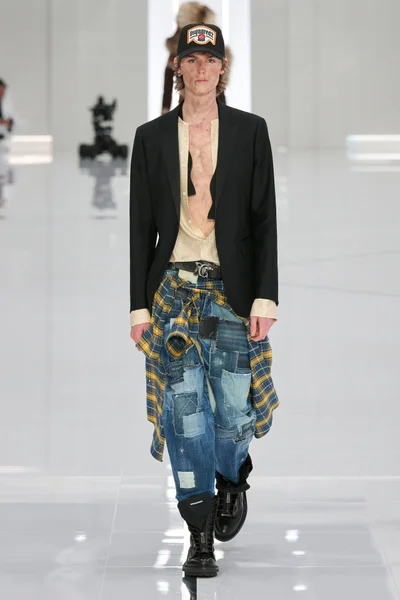 Look 3